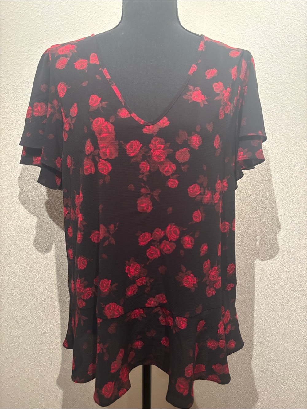 MICHAEL Michael Kors Black V-Neck Flutter Sleeve Top with Red Rose Print